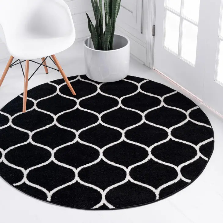 Geometric Rounded Trellis Frieze Rug (Round)