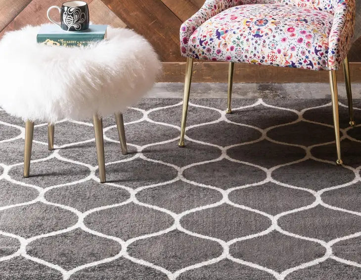 Geometric Rounded Trellis Frieze Rug (Large Rectangular)